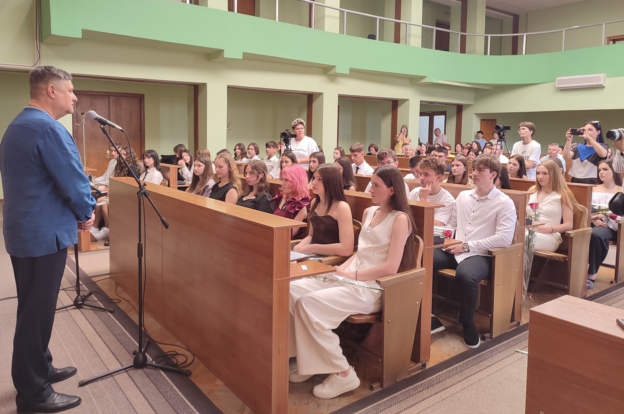 В Ізмаїлі урочисто відзначили найкращих випускників ліцеїв міста