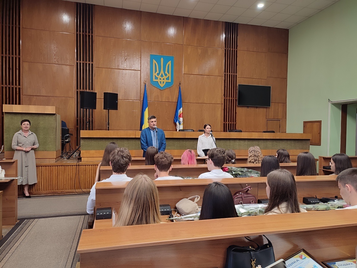 В Ізмаїлі урочисто відзначили найкращих випускників ліцеїв міста