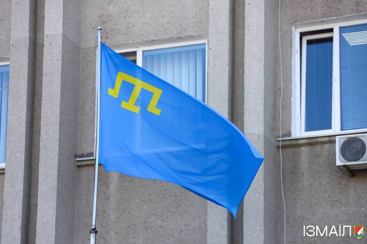 В Ізмаїлі підняли кримськотатарський прапор