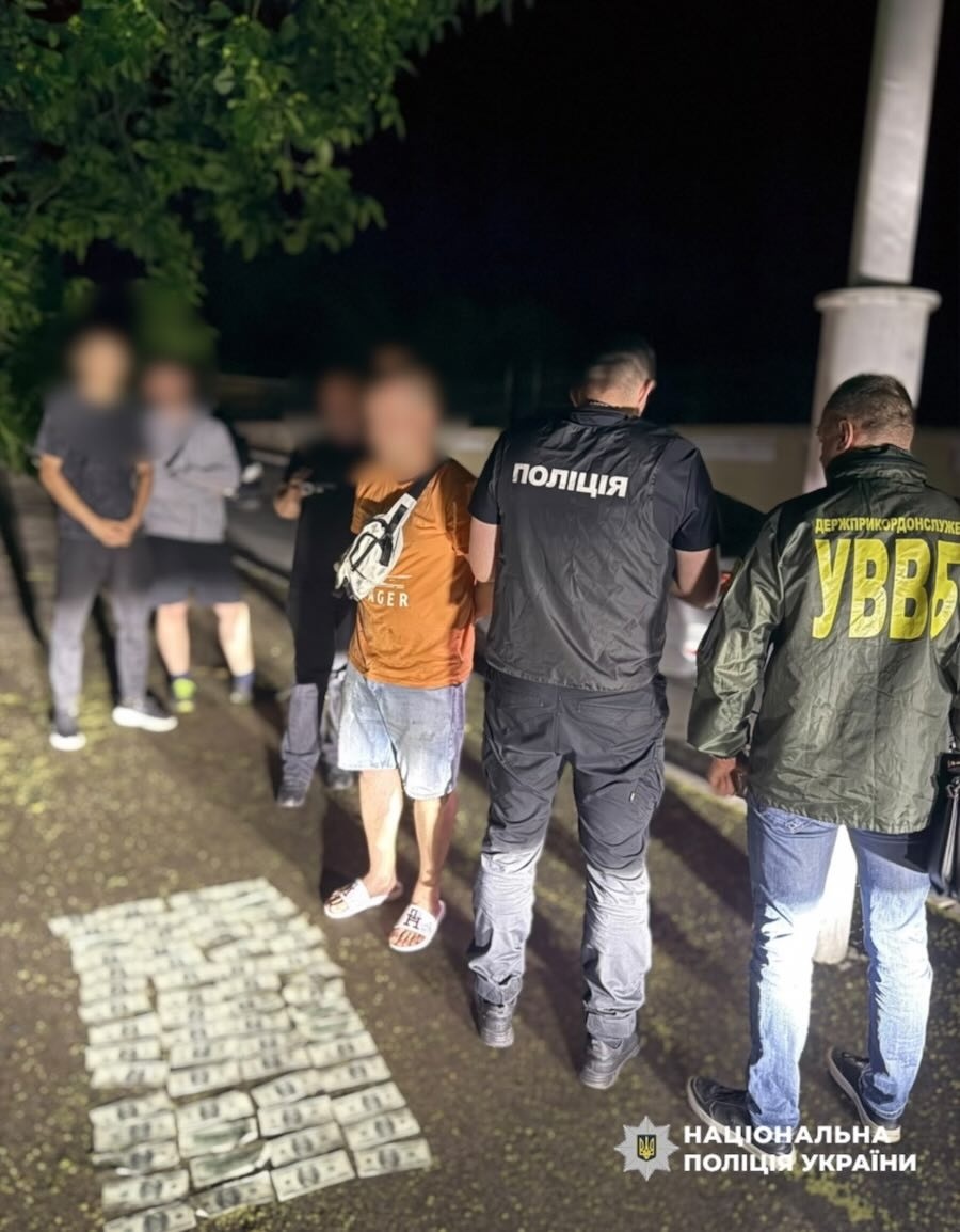 Мільйонні прибутки на «липових» моряках: на Одещині прикордонник переправив за кордон 147 ухилянтів