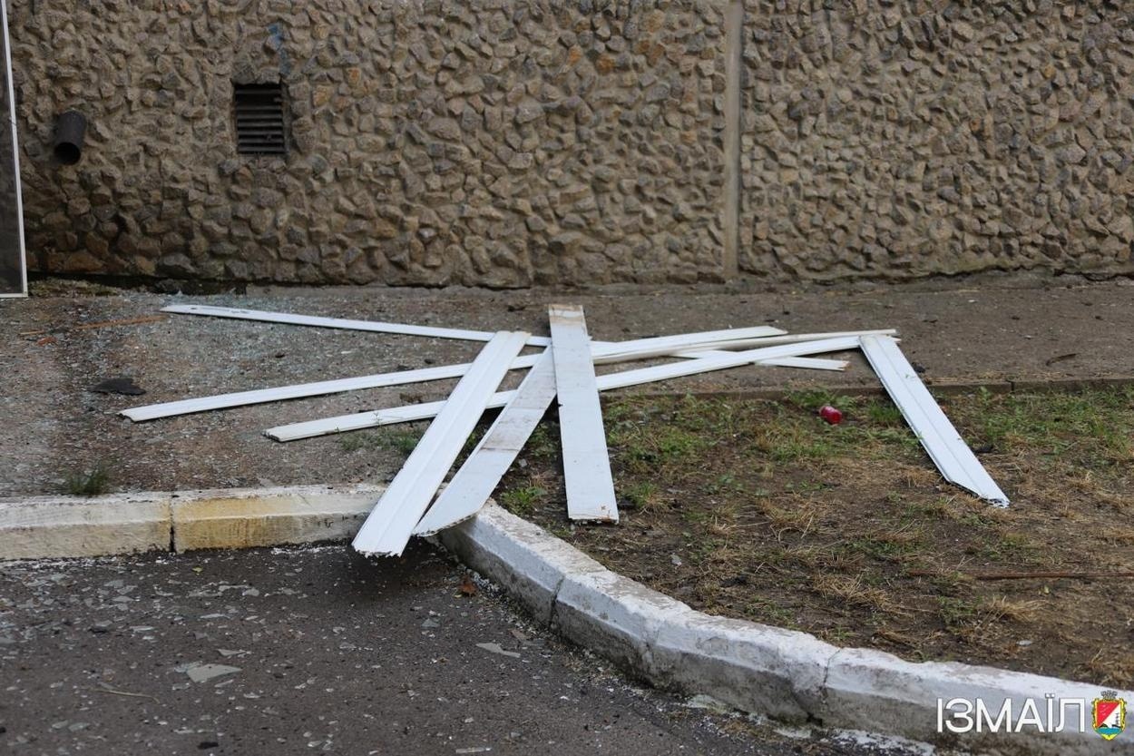 В Ізмаїлі, під час ворожої атаки на місто, в п’ятиповерхівку влучив шахед