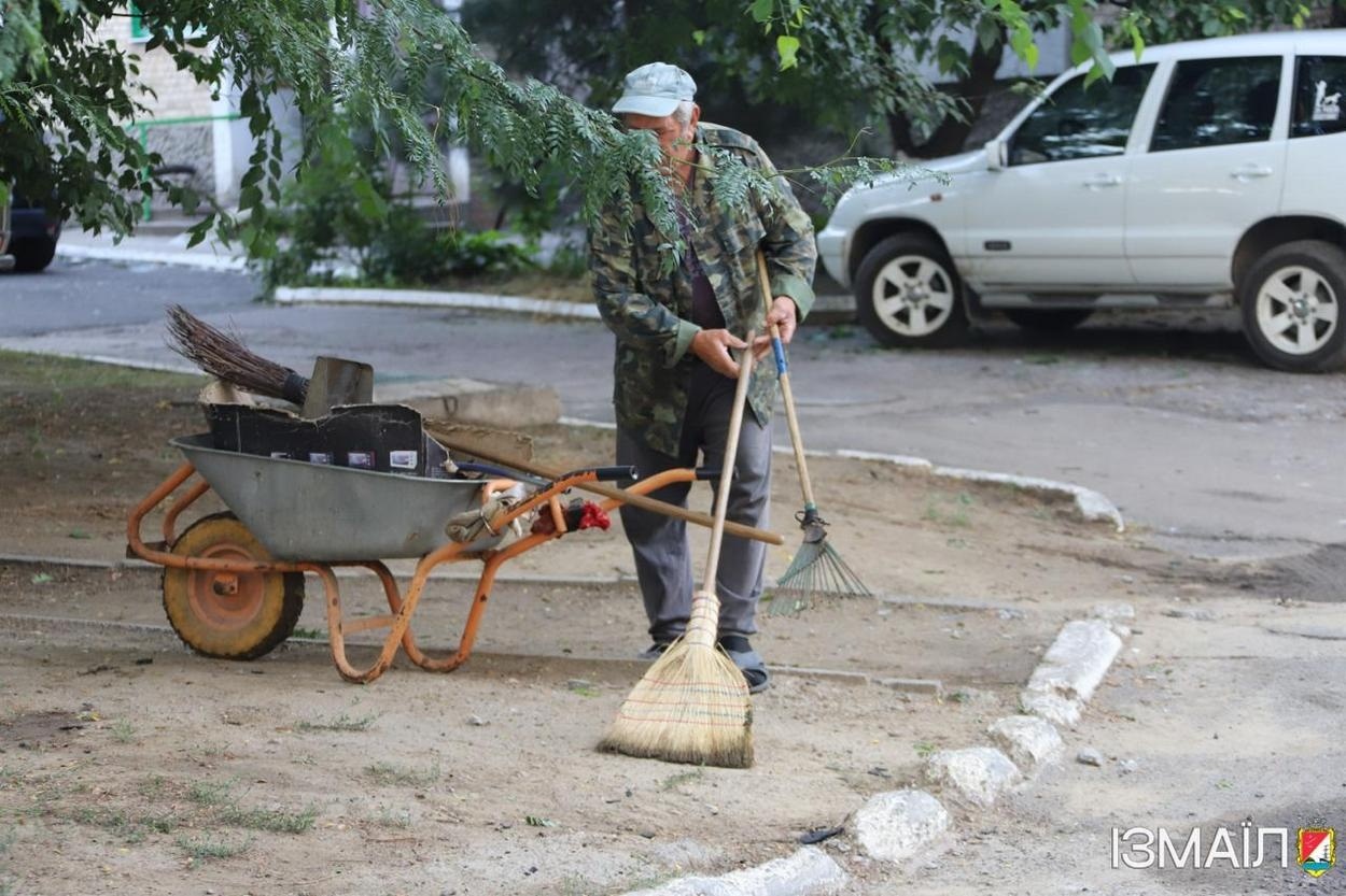 В Ізмаїлі, під час ворожої атаки на місто, в п’ятиповерхівку влучив шахед