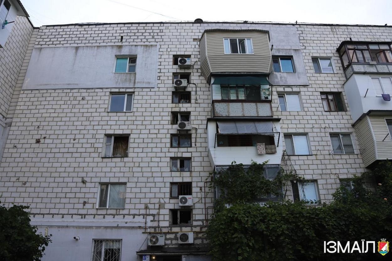 В Ізмаїлі, під час ворожої атаки на місто, в п’ятиповерхівку влучив шахед
