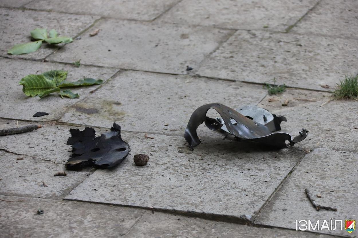 В Ізмаїлі, під час ворожої атаки на місто, в п’ятиповерхівку влучив шахед