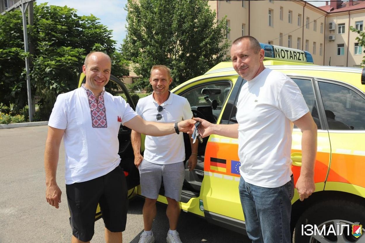 Лікарня в Ізмаїлі отримала автомобіль для перевезення спеціальних вантажів