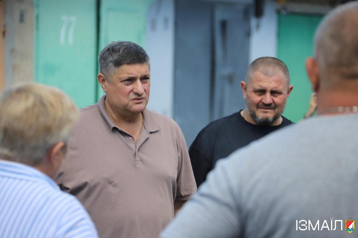 Нічна атака на Ізмаїл: мер Андрій Абрамченко зустрівся з мешканцями постраждалого мікрорайону