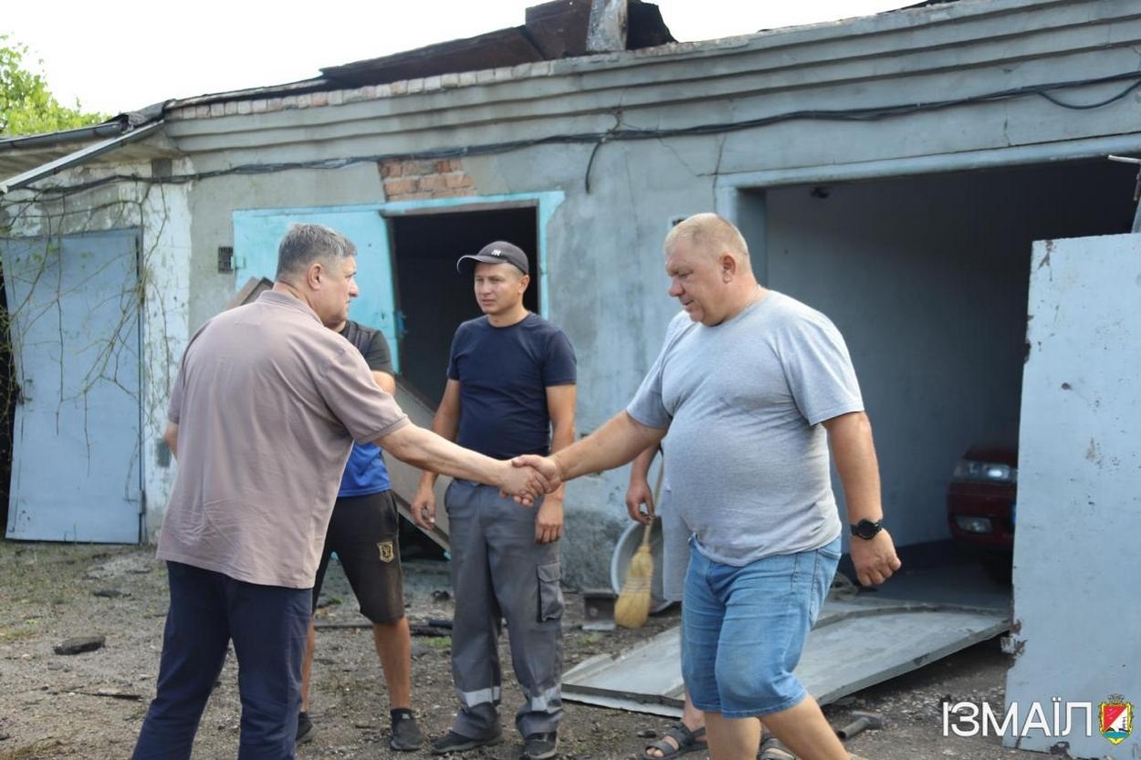 Нічна атака на Ізмаїл: мер Андрій Абрамченко зустрівся з мешканцями постраждалого мікрорайону